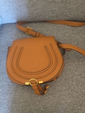 Style Tan Leather Saddle Crossbody Bag